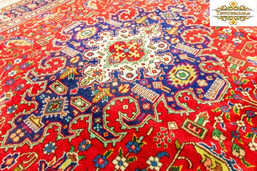 SOLD (#149) 295X195CM LIKE NEW HANDKNOT FINE PERSIAN RUG TABRIZ TABRIZ,ORIENTAL RUG,TABRIZ RUG BUY,PERSIAN RUG,CARPET BAZAR,NICE,SILK RUG,WITH SILK,HANDKNOT,HANDKNOT,GABBEH,BUY ONLINE KN OT DENSITY: APPROX. 200.000 KNOTS/SQM CONDITION: FRESHLY WASHED, LIKE NEW NO SIGNS OF USE (SEE PHOTOS) PATTERN: ANTIQUE LACHAK-TORANJ TÄBRIZ MEDALLION MATERIAL: VIRGIN WOOL ON COTTON PERSIAN RUG ORIENTAL RUG