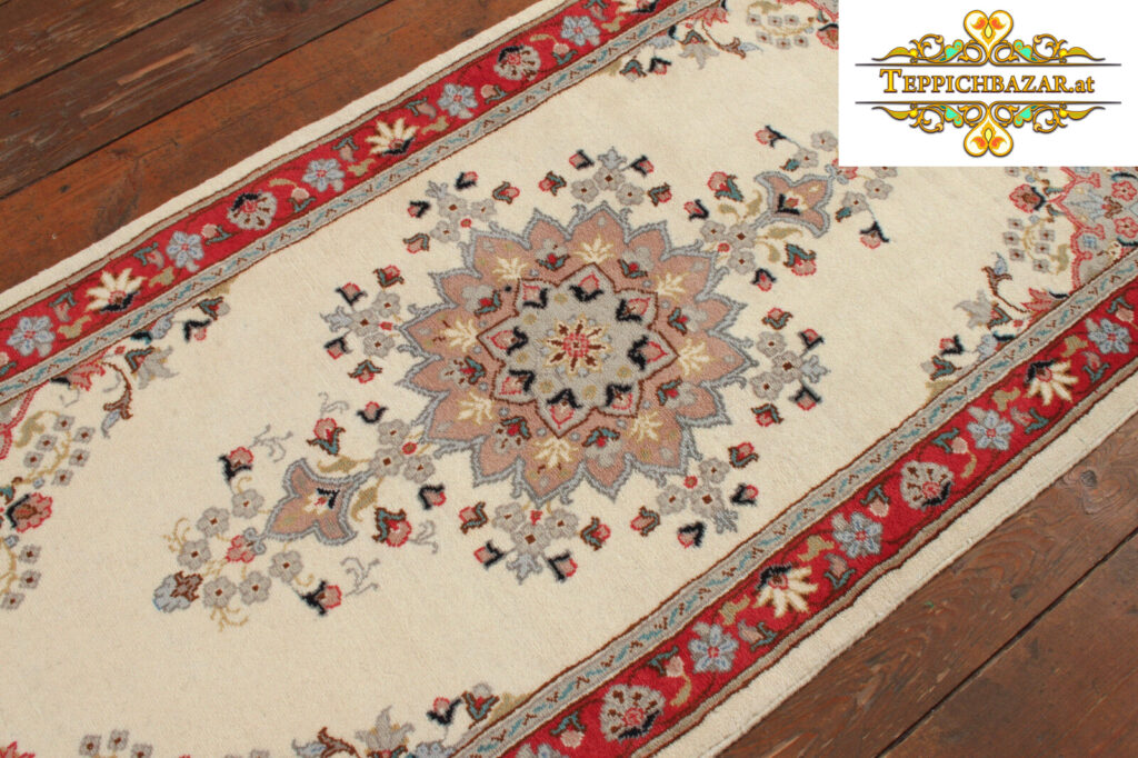 (#H1278) APPROX. 158X83CM HANDKNOT TABRIZ PERSIAN RUG PERSIAN RUG,TABRIZ,WOOL,ORIENTAL RUG,CARPET BAZAR,CARP,RUGS,PATTERNS,ZIEGLER,ORIENTAL RAPES TYPE: PERSIAN RUG WITH SIGNATURE ORIGIN: TABRIZ FLOOR: 100% WOOL WITH NO ADDITIVE WARP: 100% COTTON SIZE: 158X83CM KNOT COUNT: APPROX. 160.000 KNOTS PER M² CONDITION: VERY GOOD, WITH MINIMAL PATINA PERSIAN CARPET ORIENTAL CARPET