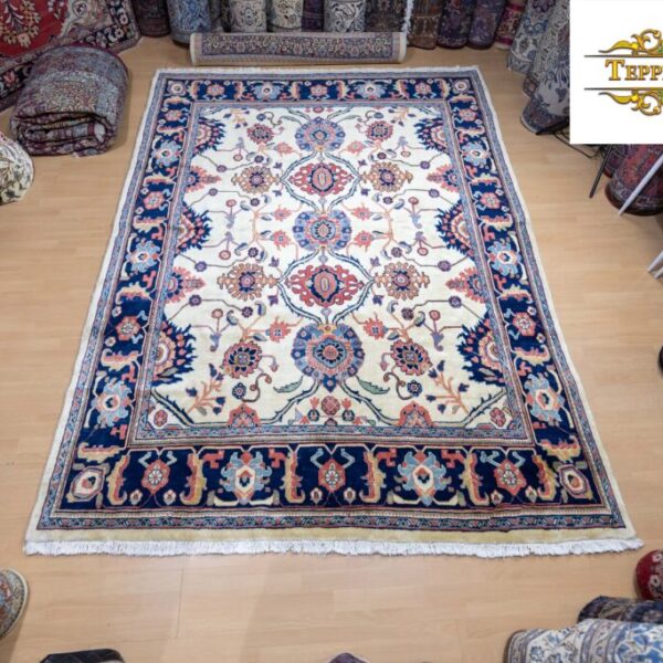 Sarough Saruk Saruq Sarouq Persian carpet hand-knotted