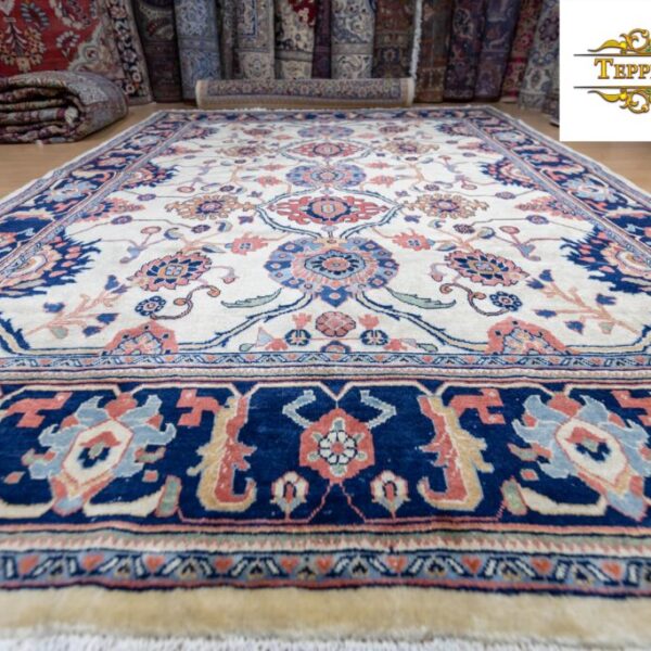Sarough Saruk Saruq Sarouq Persian carpet hand-knotted