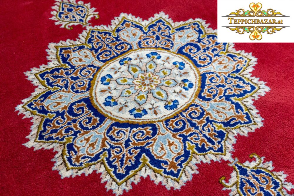 SOLD (#305) APPROX. ORIGIN: INDIA KNOT DENSITY: APPROX. 358 KNOTS/SQM CONDITION: VERY GOOD PATTERN: FLORAL KIRMAN MEDALLION MATERIAL: FLORAL 275% VIRGIN WOOL - CHAIN ​​90.000% COTTON PERSIAN CARPET ORIENTAL CARPET