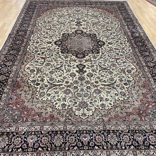 Orientální koberec sklad výprodej originální kašmírový koberec ručně vázaný béžový 320/210 klasický béžový Vídeň Rakousko koupit online