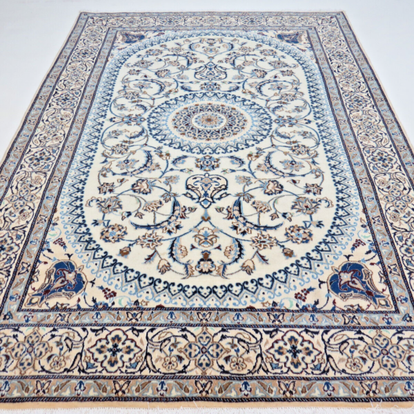 #F92446 Originální ručně vázaný perský koberec 300x200 Orientální koberec Nain Nové jemné hedvábí