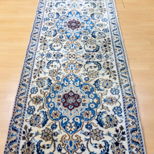 Eladó (#263) 278×79 cm-es, kézzel csomózott, patinás Nain perzsa szőnyeg