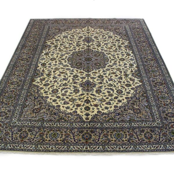 H1 Traditioneller Kashan Teppich in hellem Design, Maße 390x300 cm