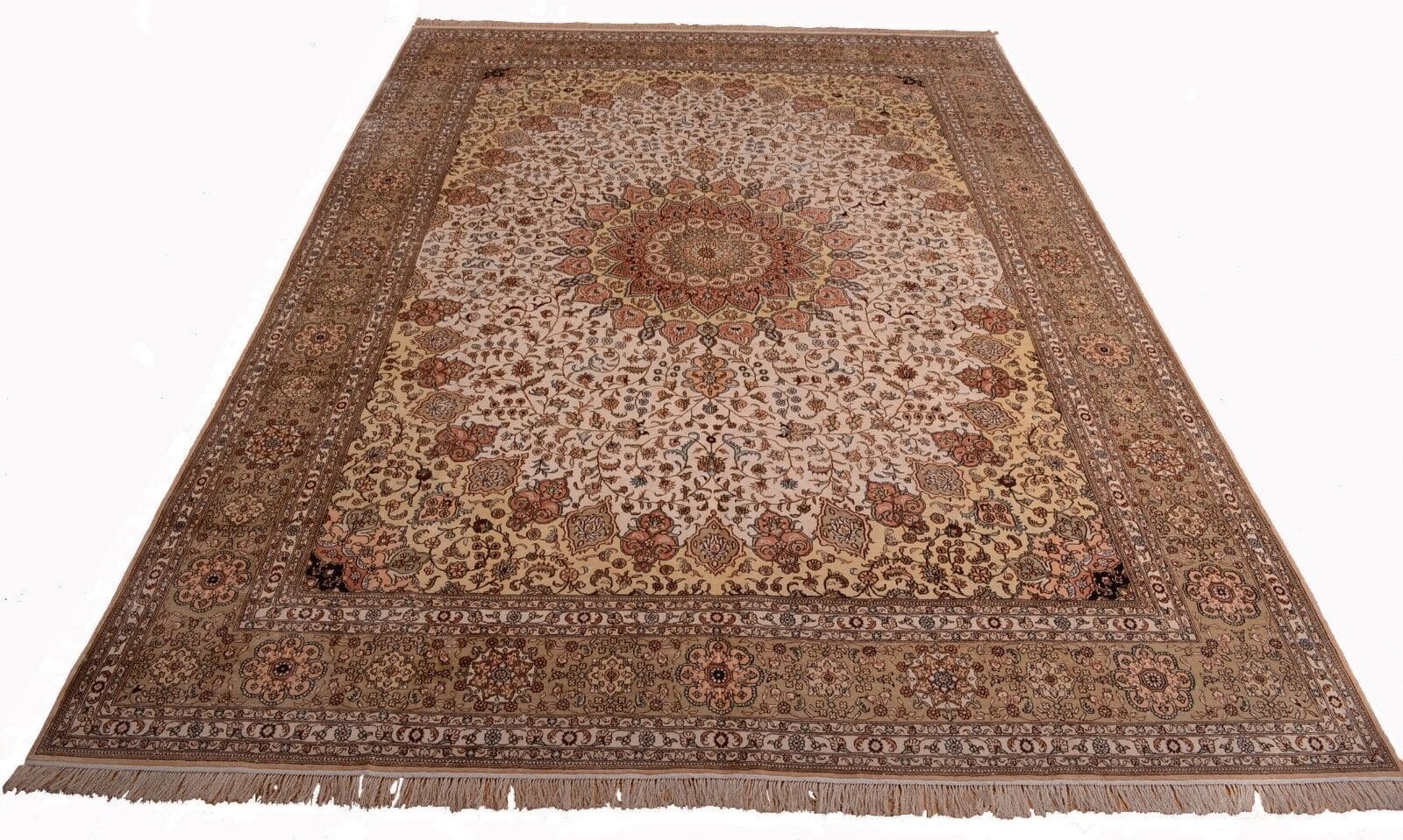 Handgeknüpfter Orientteppich Hereke 427x305 cm - Beige mit floralem Medaillon im Lagerverkauf