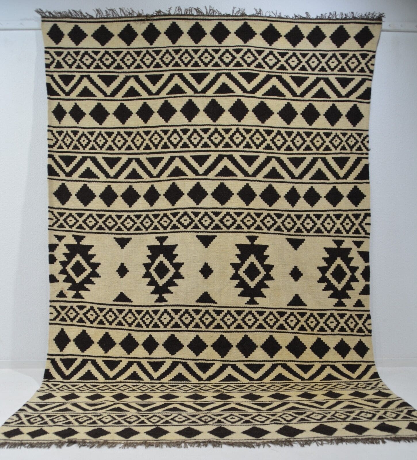 Handgewebter Ghashgai Kelim Teppich aus Wolle, gefärbt ohne Farbstoff, 284 x 183 cm