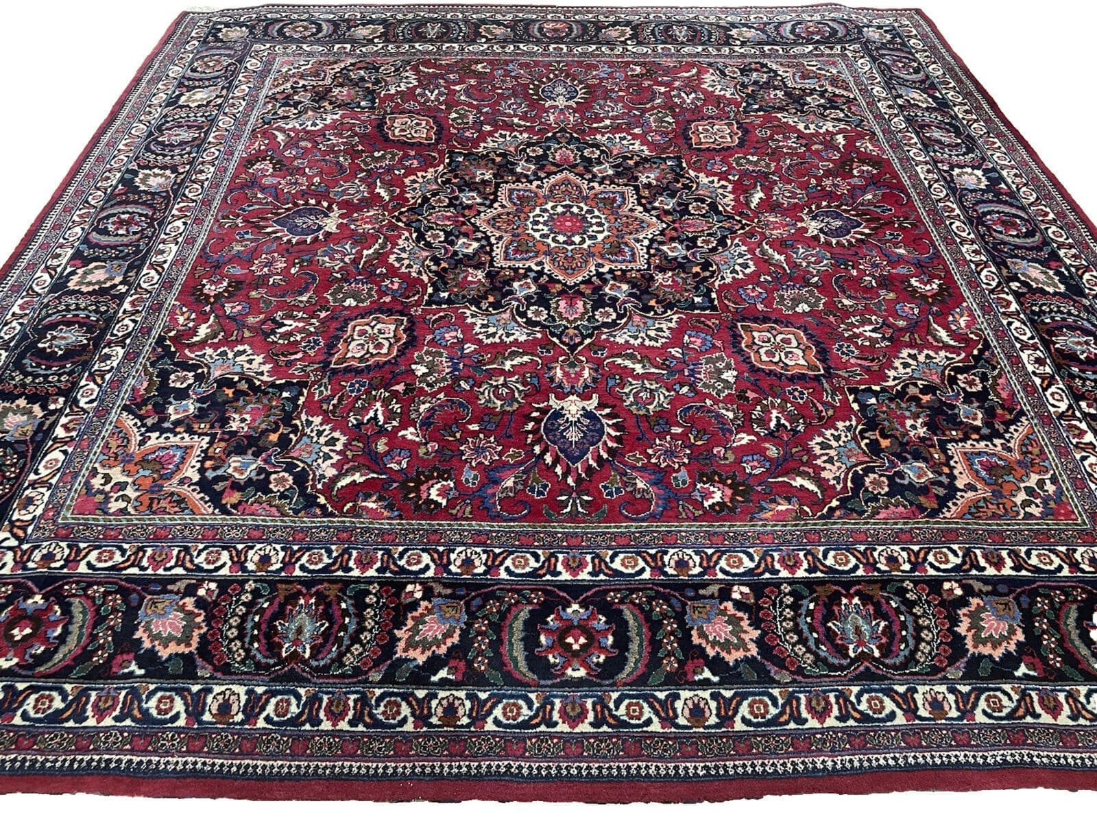 Quadratischer Perserteppich 300x300 cm - Hochwertiger handgeknüpfter Teppich mit Medaillon und floralen Elementen - Kurzflor - Traditionelles Design