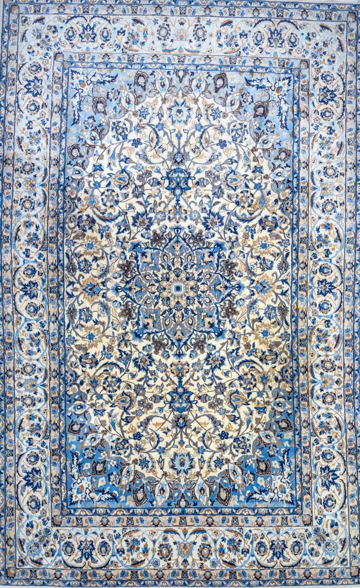 (Verkauft) W1(#397) 285x175cm Handgeknüpfter Nain 9La Perserteppich | Lachak-Toranj Medaillon mit Seide