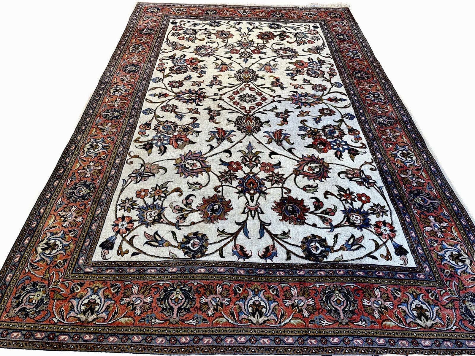 Hochklassiger Perserteppich Sarough Beige 320x210 cm – Durchgemustert mit geschwungenen floralen Elementen auf hellem Untergrund, rote Bordüre, super bearbeitete Schurwolle –...