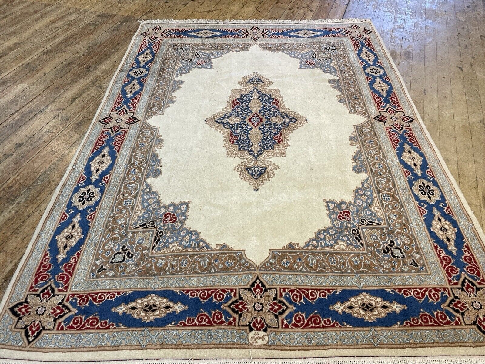 Kerman Perserteppich 300x205 cm - Elegantes Medaillon-Muster in leuchtendem Rot, 10mm Florhöhe, aus reiner Schurwolle, handgeknüpft, Perserteppich