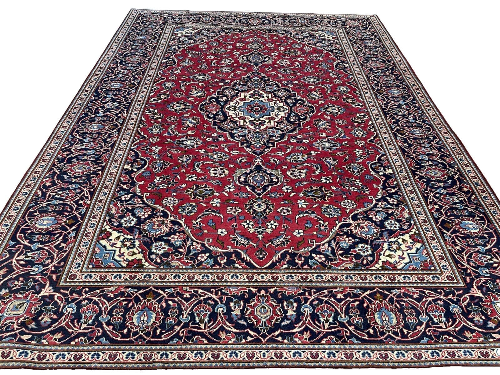 Klassischer Perserteppich Kaschan 337x242 cm – Florales Design mit Medallion und dekorierten Ecken, Kurzflor, handgeknüpft