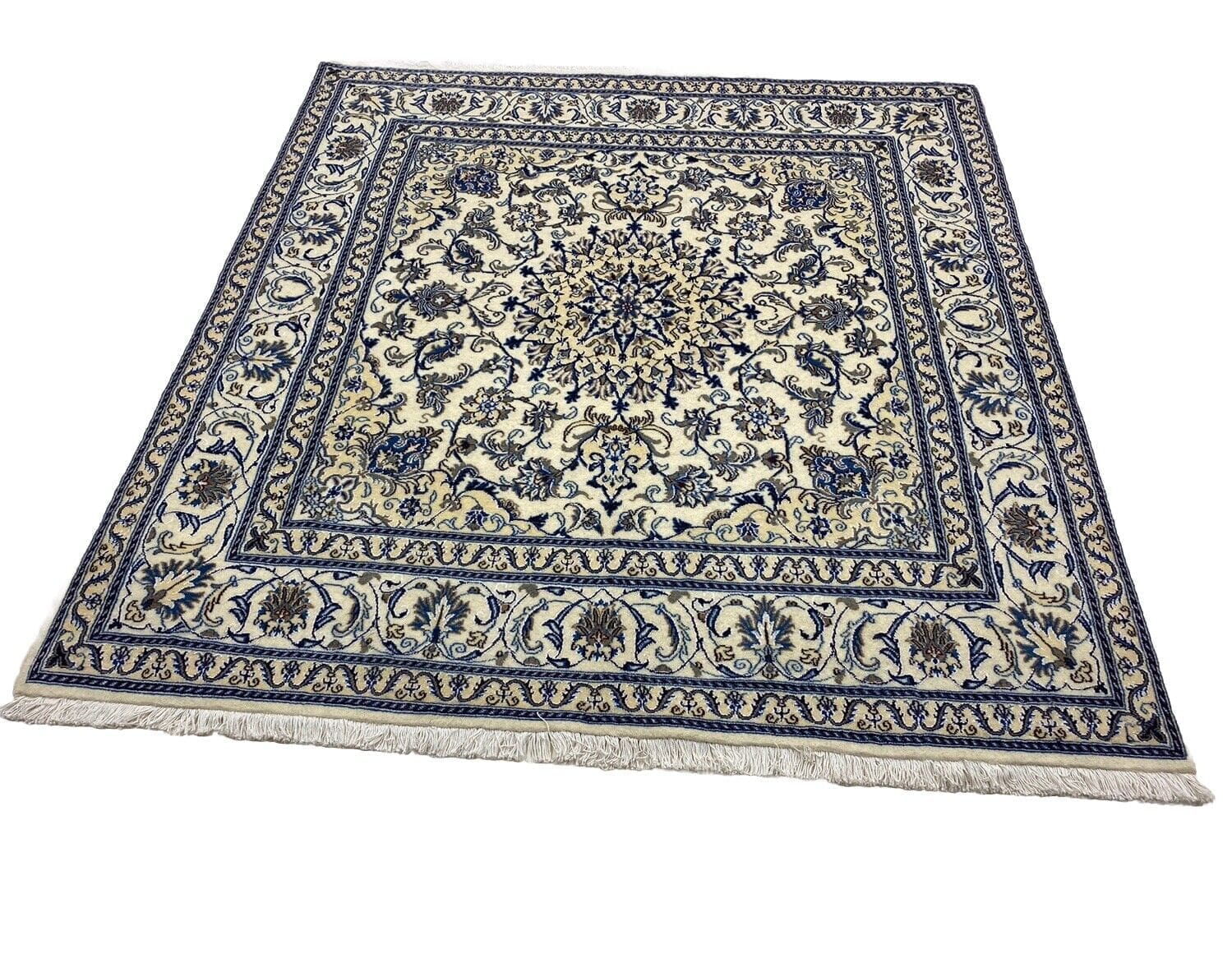 Orientteppich Super Nain 207 x 193 cm – 300.000 Knoten/m² – 90% Schurwolle, 10% Seide, handgeknüpft, Perserteppich