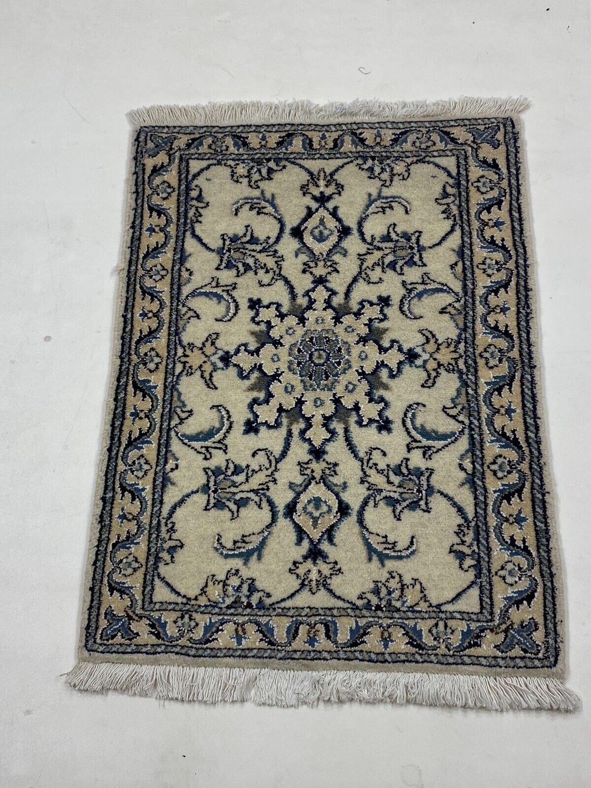 Orientteppich Super Nain 90x60 cm, 300.000 Knoten/m², 90% Schurwolle & 10% Seide, sehr gut, handgeknüpft, Perserteppich