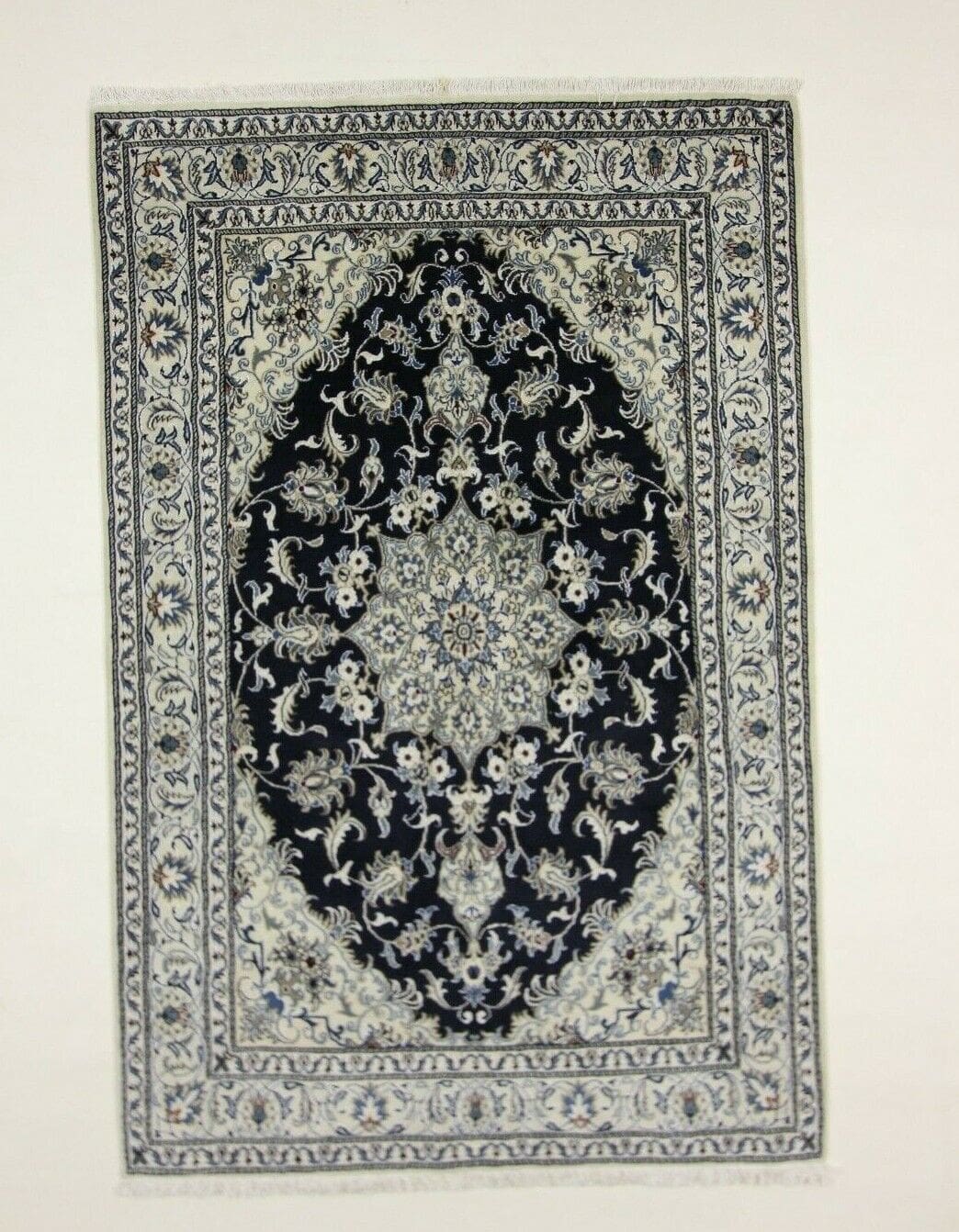 Orientteppich Super Nain 246 x 164 cm – ca. 300.000 Knoten/m² – Top Zustand – 90% Schurwolle, 10% Seide – handgeknüpft, Perserteppich