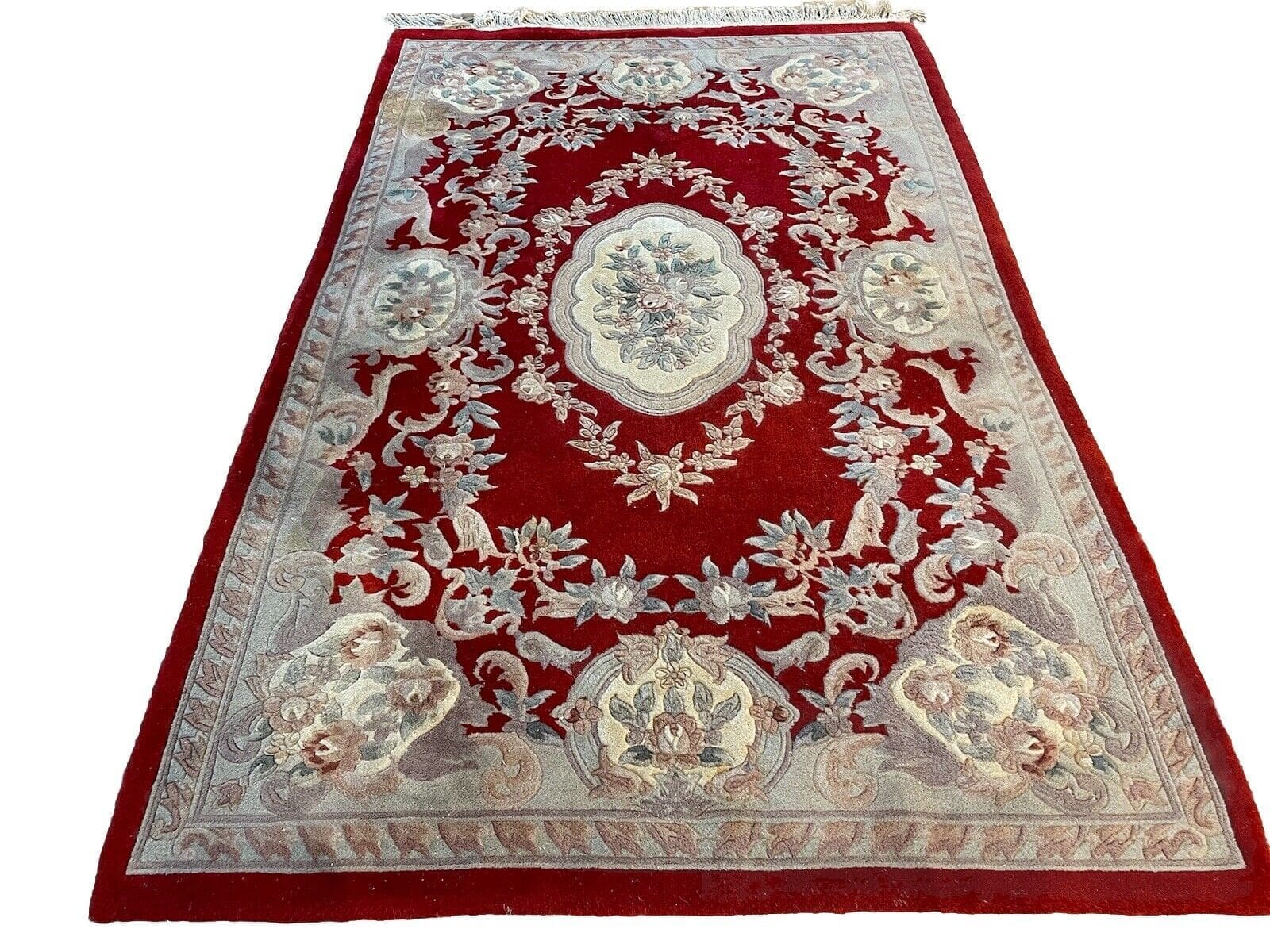 (Verkauft) Peking Teppich 240x170 cm, exquisites Abbusson Design, traditionelles rotes Muster, 15 mm Florhöhe, handgeknüpft, Perserteppich