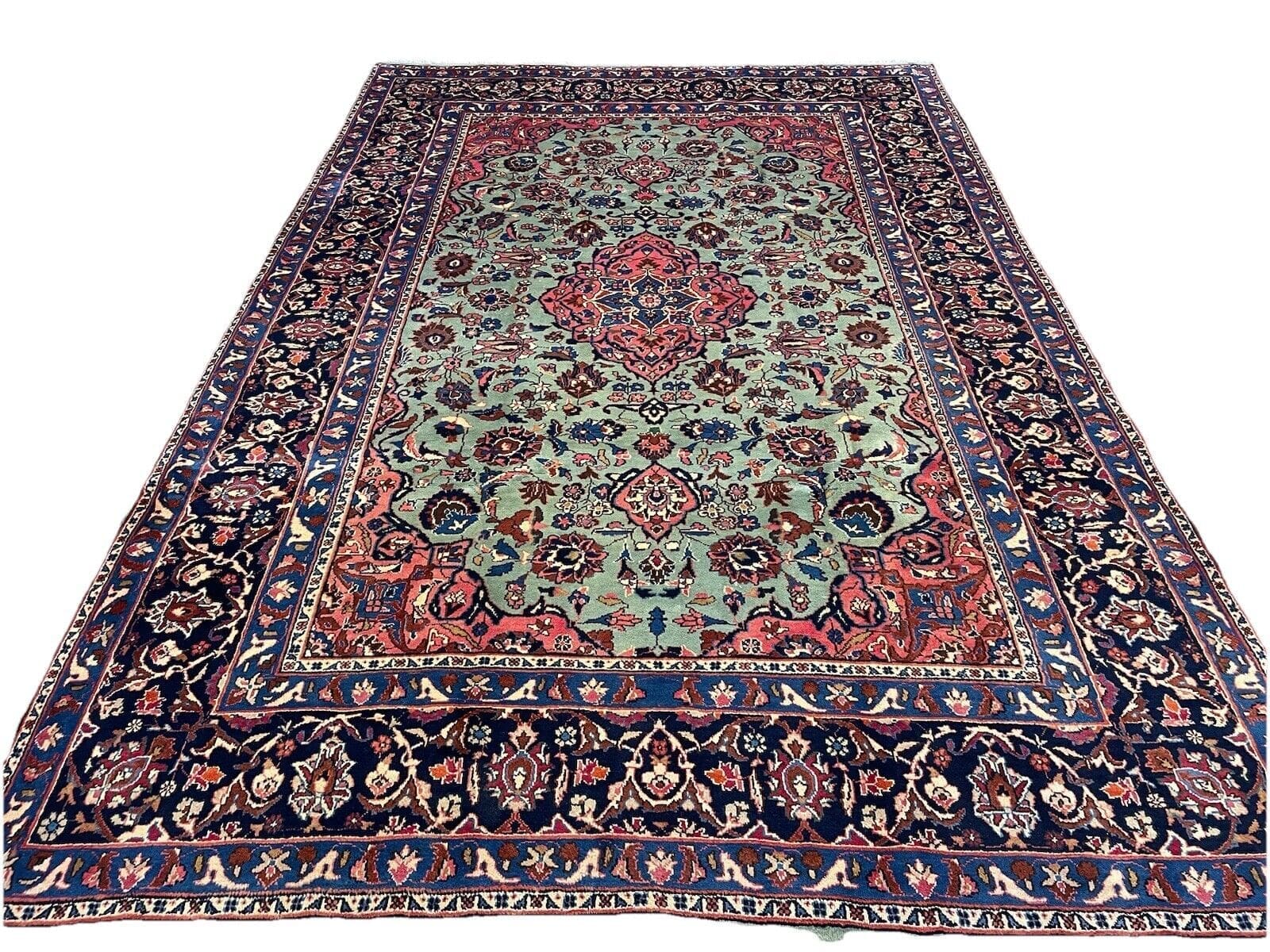 Seltener Perserteppich 305x205 cm - Medaillon-Muster in lebendigem Grün, 8 mm Florhöhe, handgeknüpft