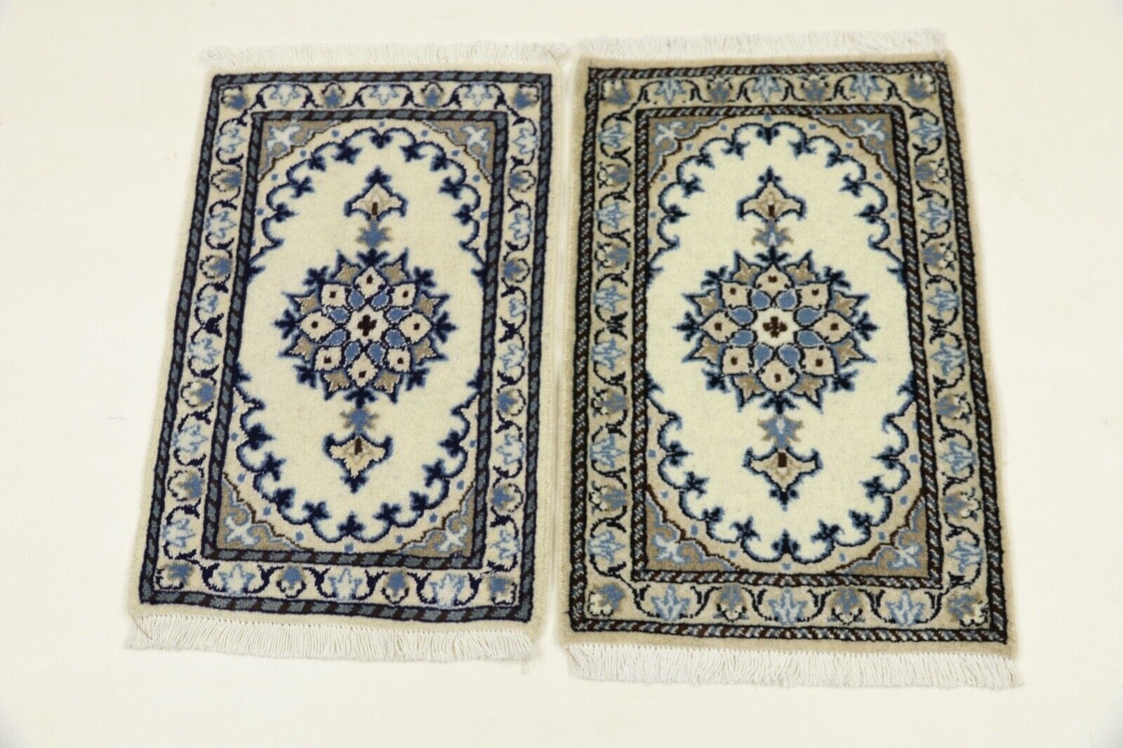 Perserteppich Nain 60 x 40 cm | 300.000 Knoten/m² | 95% Schurwolle, 5% Seide | Top Zustand, handgeknüpft