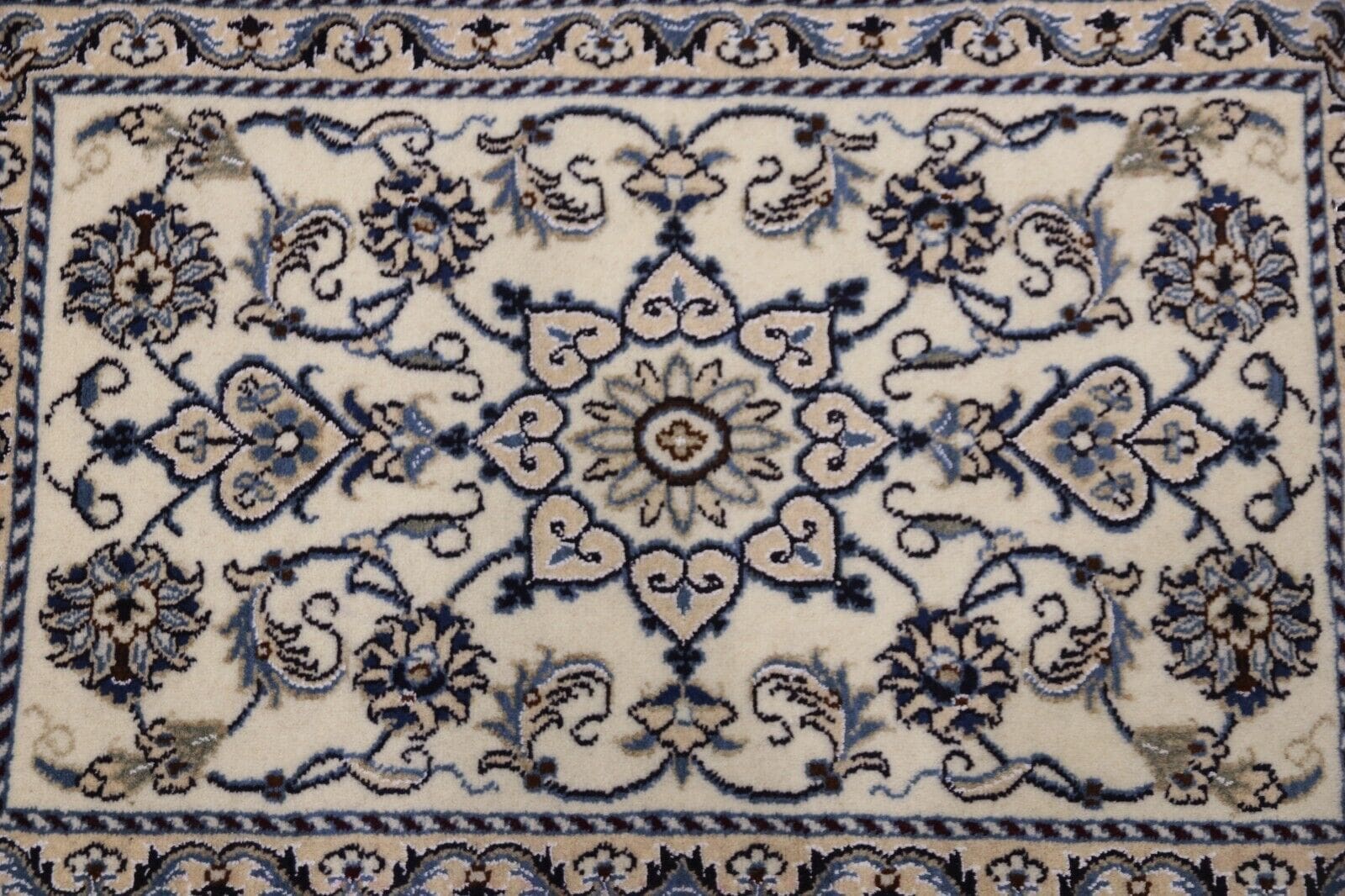 Wunderschöner Orientteppich 95 x 60 cm, ca. 300.000 Knoten/m², 90% Schurwolle, 10% Seide, handgeknüpft, Perserteppich