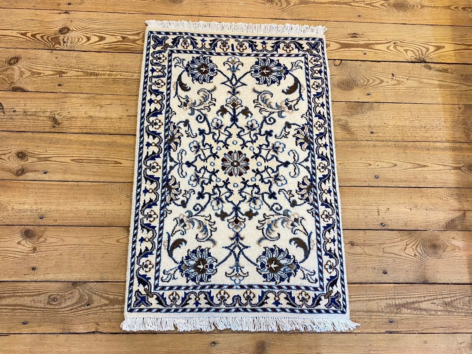 Wunderschöner Orientteppich Super Nain mit Seide 90x60 CM, ca. 300000 Knoten/m2, 90% Schurwolle & 10% Seide, handgeknüpft, Perserteppich