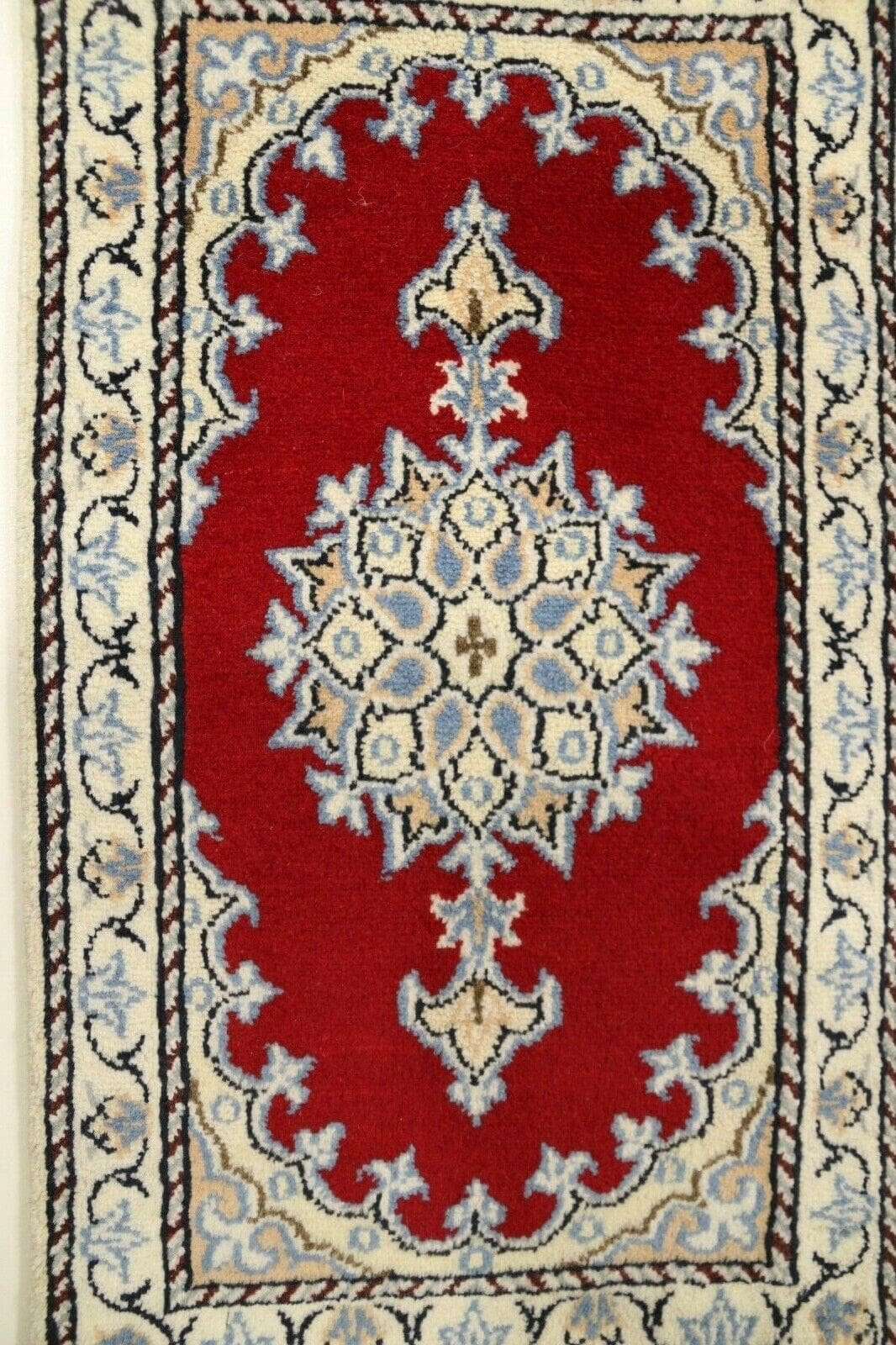 Wunderschöner Perserteppich Nain 60 x 40 cm, ca. 300.000 Knoten/m², 90% Schurwolle und 10% Seide, handgeknüpft