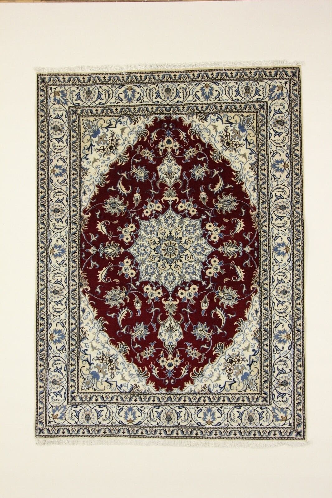 Wunderschöner Perserteppich Nain mit Seide 234 x 170 cm, ca. 300.000 Knoten/m², 90% Schurwolle & 10% Seide, handgeknüpft, Perserteppich