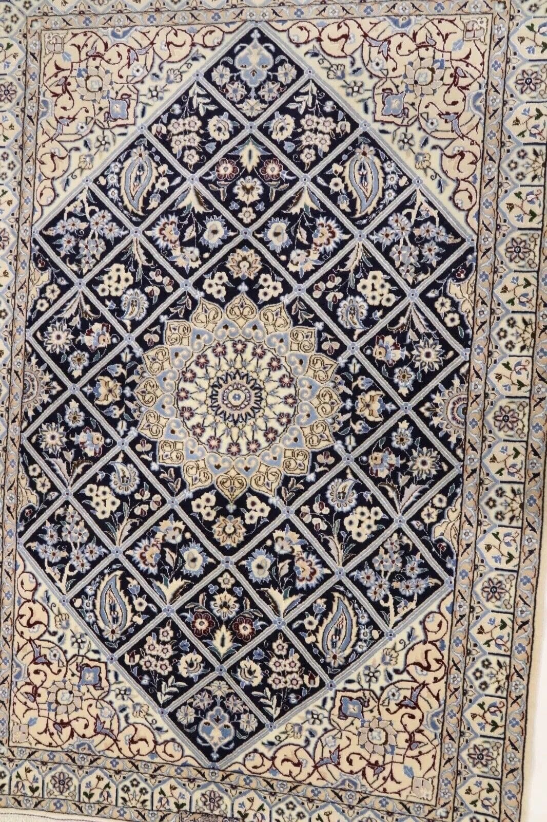 Wunderschöner Perserteppich Super Nain 6 La, 140 x 100 CM, ca. 850.000 - 1.000.000 Knoten/m², 80% Korkwolle & 20% Naturseide, handgeknüpft, Unikat