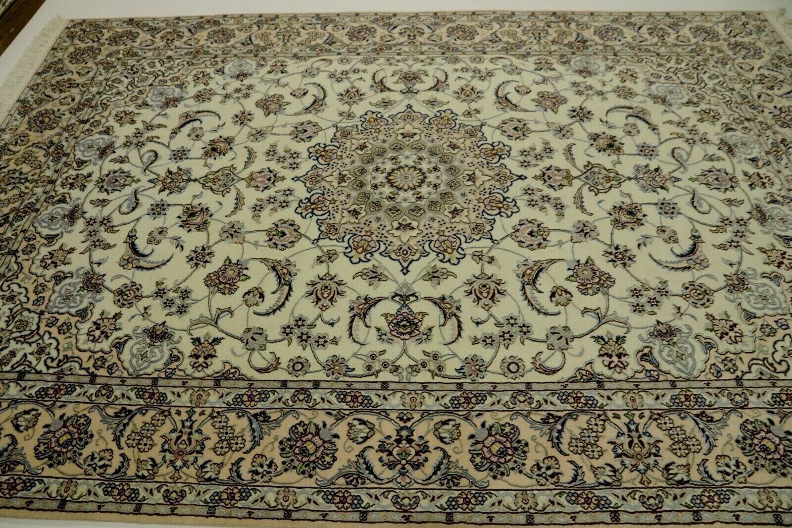 Wunderschöner Perserteppich Super Nain 9 la, 302 x 205 cm, ca. 500.000 Knoten/m², 90% Schurwolle & 10% Seide, sehr guter Zustand, handgeknüpft, Perserteppich