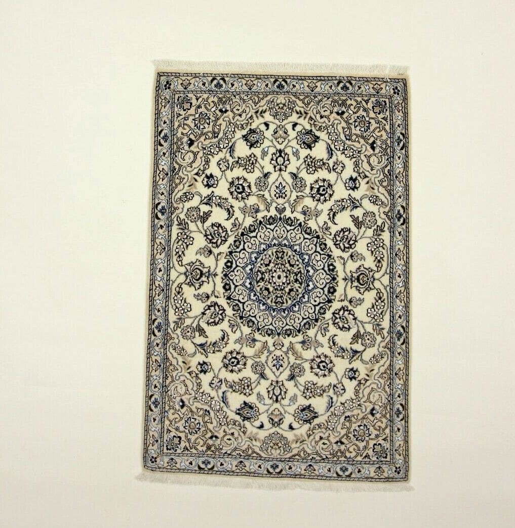 Wunderschöner Super Nain 9 la Perserteppich 136 x 89 cm, ca. 500.000 Knoten/m², 90 % Schurwolle, 10 % Seide, sehr gut/Perfekt, handgeknüpft