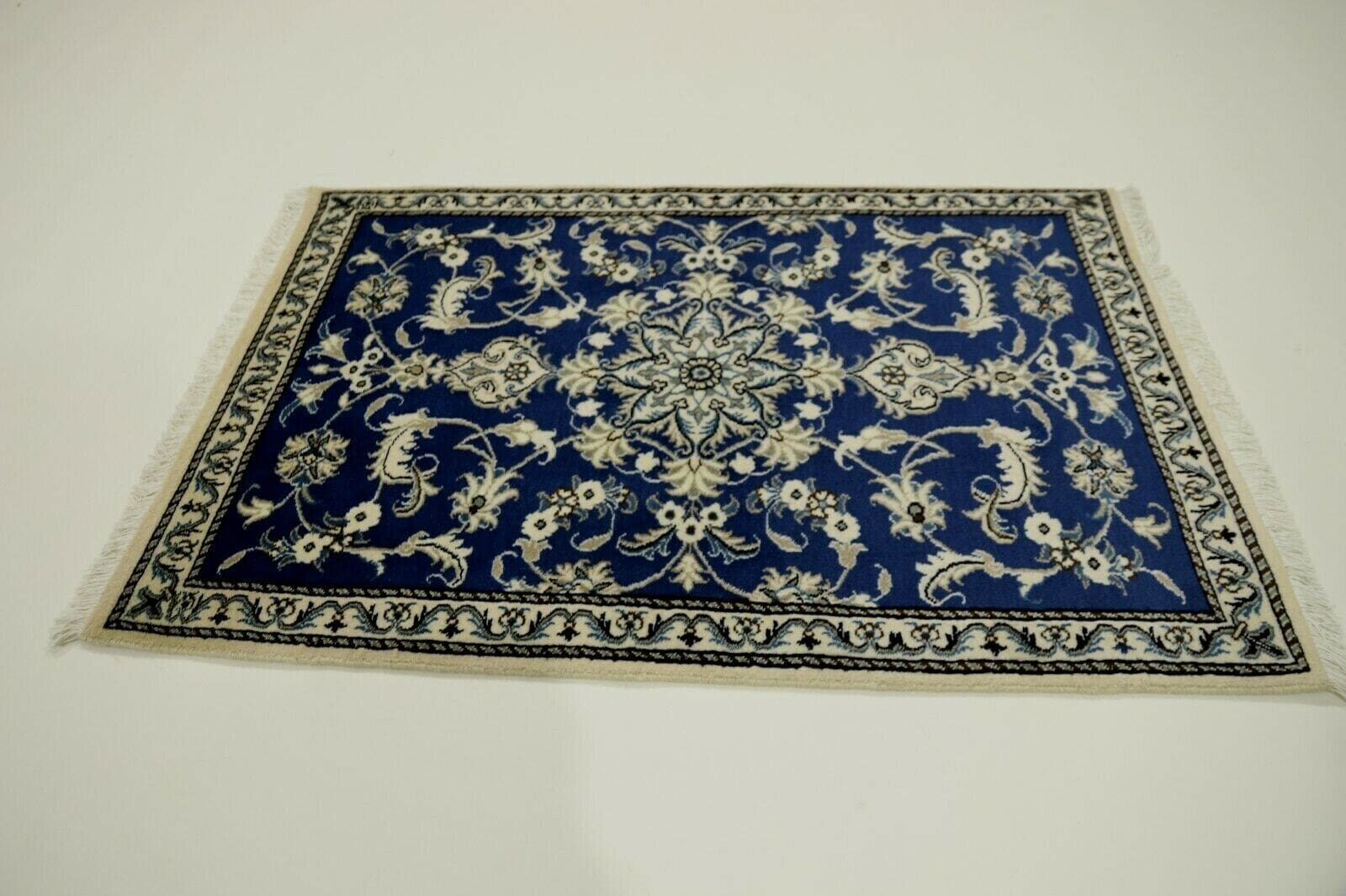 Wunderschöner Super Nain Perserteppich 134 x 89 cm | Ca. 300.000 Knoten/m² | 90% Schurwolle, 10% Seide, Handgeknüpft