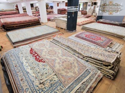 Jedes Stück ein Unikat – einzigartige Teppiche aus aller Welt, gelagert und sofort verfügbar.