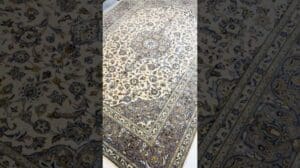 343 x 245 cm handgeknüpfter persischer Kashan Creme-Wollteppich