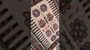 3x5ft Die gewebte Tradition entdecken: Die Kunst des kurdischen gestickten Teppichs aus dem östlichen Türkei