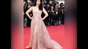 AISHWARYA RAI BACHCHAN TOP 10 ROTER TEPPICH KLEIDER