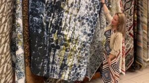 BLUR Modern blau-senfgelber abstrakter Teppich - Rug & Roll