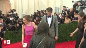 BUNTE TV - Newsflash: Stolperfalle roter Teppich bei der Met Gala!