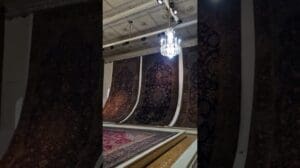 Die atemberaubende Schönheit des Teppichsaals im Sa'at Platz in Tabriz