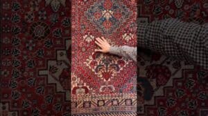 Du musst nicht £5.000 oder £10.000 für einen antiken Qashqai-Teppich ausgeben. Du kannst einen für nur £1.800 finden.