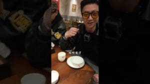 Eigentlich ist das Konzept dieses Teppich-Hotpots eine selektive Vielfalt, die Brühe sollte in Ordnung sein, die Zutaten sollten wählbar sein. Ich denke, es ist kein großes Problem, es als Fast-Food-Hotpot zu essen, denn wenn du in dieser Preisklasse gute frische Produkte und handgemachte Zutaten haben möchtest, ist das nicht möglich.