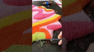 Ein weiterer handgefertigter grooviger Teppich #Kunst #Stanznadel #handgemacht #Tufting #Weben #Design #farbig #Teppich