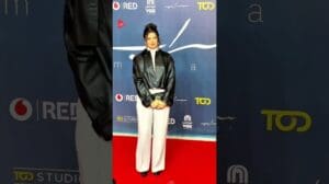 Elegante und stilvolle Kleidung: Yasra el Lozy feiert mit den Stars der Serie #Sarab bei der Premierenveranstaltung auf dem roten Teppich