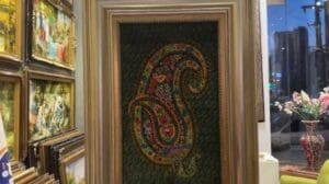 Handgewebtes Qom-Seiden Teppichpaneel, Jagheh Ostad Ahmadi Ramzan Zadeh Standort