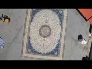 Herausgeber der größten handgeknüpften Teppiche aus Nain der Welt - Dr. Alireza Firooznia Naini