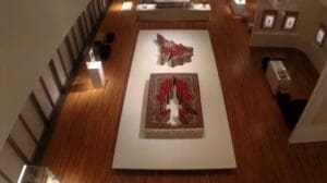 Hinter den Kulissen: Installation von Farhad Moshiris „Fliegendem Teppich“