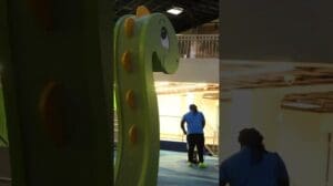 Hinter den Kulissen: Teppichreinigung im Port Discovery Kinder-Museum in Baltimore, Maryland