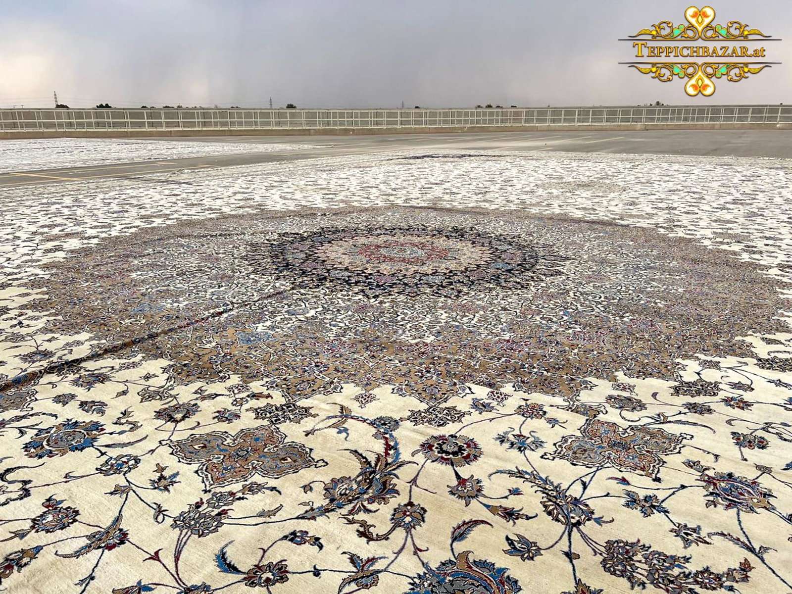 NEU 47.5x27.5 Meter Größter Handgeknüpfter Nain 9La Perserteppich 1306 Quadratmeter Lachak-Toranj Medaillon mit Seide (#418)