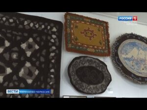 Im Museum 'Rum-Kala' im Dorf Utschkecken findet eine Ausstellung von Filzteppichen der Familie Uzdenow statt.