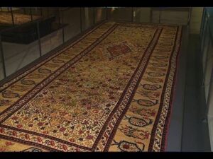 In Baku wurden aserbaidschanische Teppiche aus dem weltweit bekannten Louvre-Museum geliefert