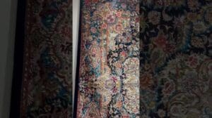 Iranische Kunsthandwerker, Iranischer Teppich, Seidenteppich aus Iran, Handgewebter Teppich aus Iran, Iranische Kunst und Tradition,