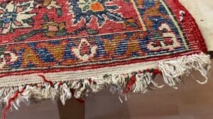 Isfahan-Teppich: die sicherste Methode, die Ränder zu reparieren.